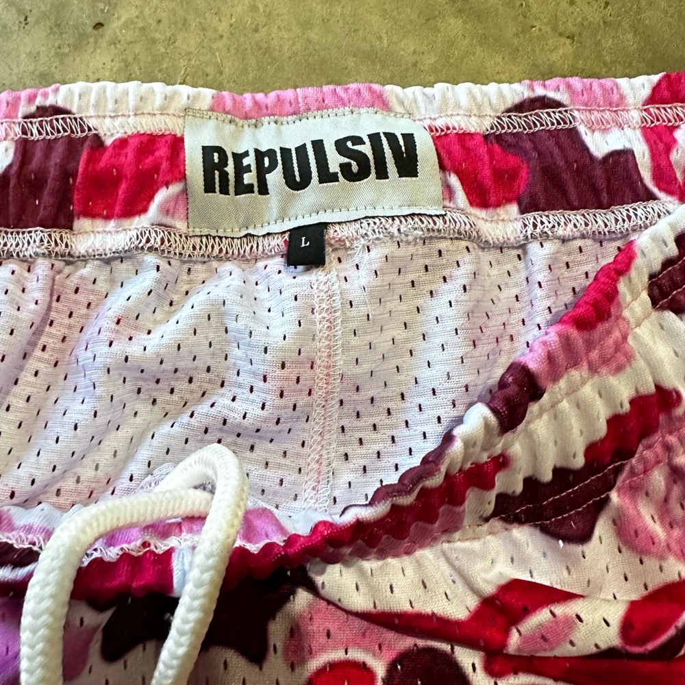 Repulsiv Shorts🌟 - Picture 4 of 4